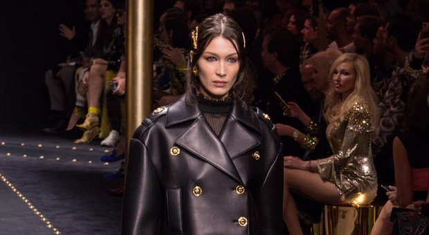 Versace sceglie il lusso grunge: per Donatella lo stile è imperfetto