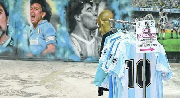 Il merchandising contraffatto nel nome di Maradona