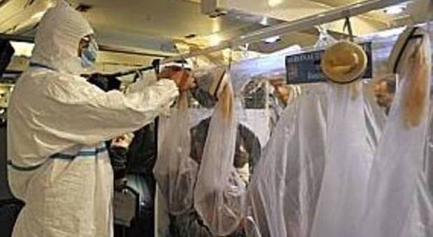 La simulazione del trasporto di un paziente affetto da Ebola a Malpensa (archivio)