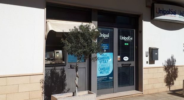 Gas nel bancomat, tentato furto alla Unipol banca