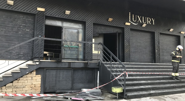 Discoteca Luxury in fiamme a Porto San Giorgio, al setaccio le immagini delle telecamere