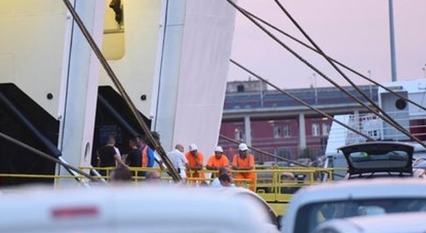 Napoli: schiacciati da un'auto sul traghetto, 5 verso il processo. «Ci fu negligenza»