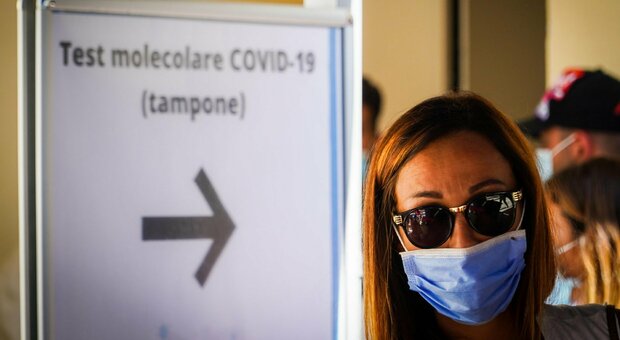 Covid in Campania, 18 nuovi contagi al rientro dalle vacanze: «Evitate contatti diretti coi familiari»