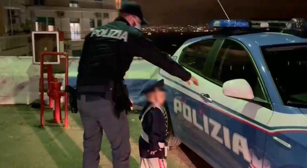 Napoli: una divisa da poliziotto per Davide, che a tre anni ha sconfitto la malattia