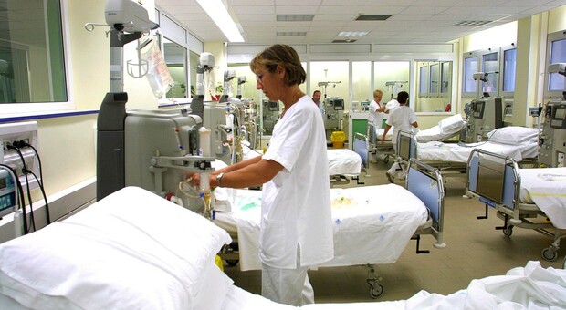 Emergenza infermieri, ancora buchi nei reparti. Nuovi professionisti solo da marzo 2024