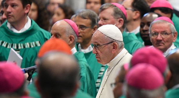 Il Papa chiude il Sinodo delle divisioni con un forte appello all'unità