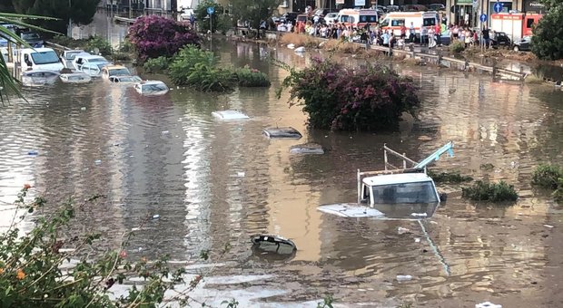 Palermo, bomba d'acqua: due automobilisti morti annegati dentro l'auto