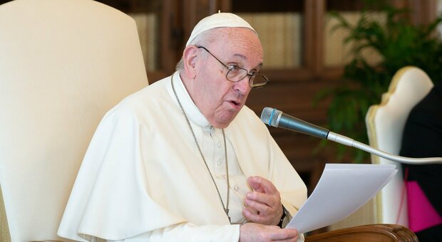 Deflagra in Vaticano la protesta contro il divieto alle coppie gay, il Papa vuole prendere le distanze?