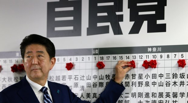 Giappone, Abe stravince: ora può cambiare la Costituzione pacifista