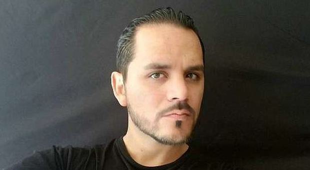 L'attore Carlos Lopez si uccide con un colpo di pistola alla testa