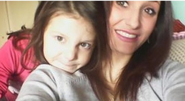 Muore in auto con la figlia di 6 anni: la stava portando a scuola