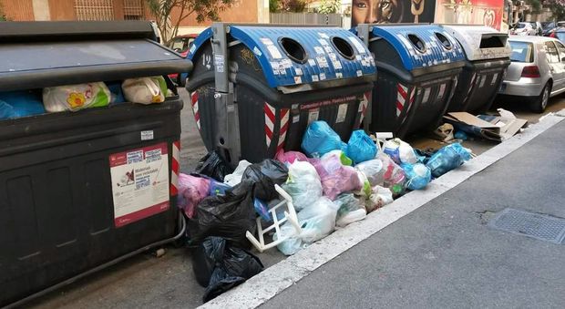 Roma, il piano del Comune: «Telecamere contro chi abbandona i rifiuti»