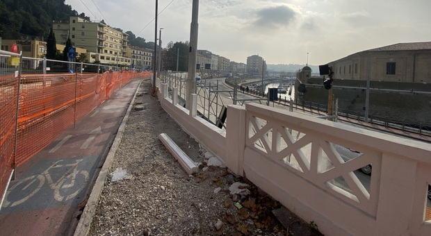 Via XXIX Settembre, boulevard senza pace ad Ancona: «Massetto più alto di 2 cm, colpa della ditta»