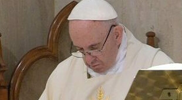 Papa Francesco all'Angelus prega per i giovani che si suicidano