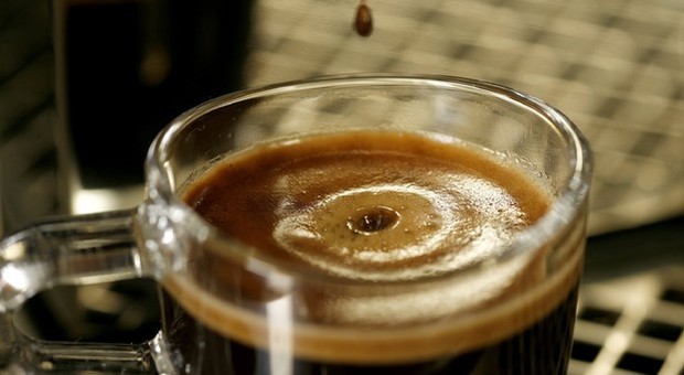 Tumori, più tazzine di caffè non aumentano i rischi (ma sono minaccia per il cuore)