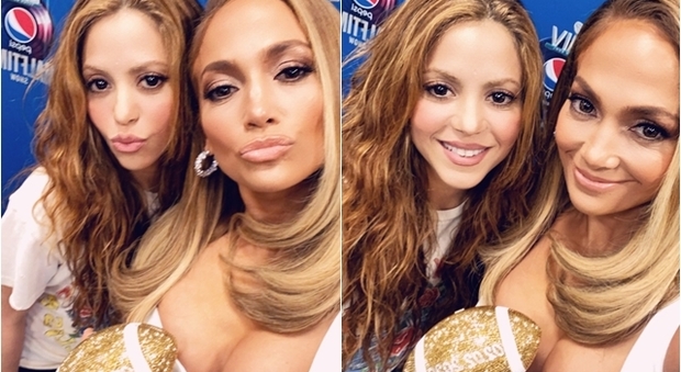 Super Bowl, il selfie «definitivo»: Jennifer Lopez insieme a Shakira