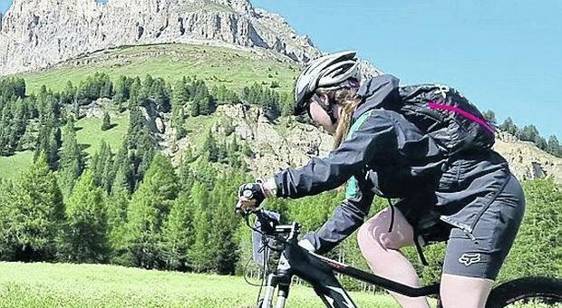Woman E-Bike, il raduno delle cicliste sulle Dolomiti: «Pedalare da sole, libere e sicure»