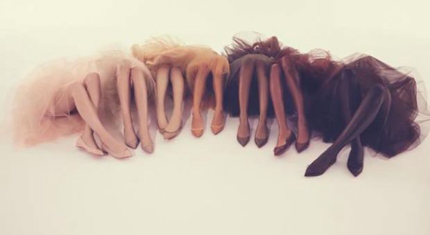 Ballerine "nude" per tutti i tipi di pelle nella nuova collezione di Louboutin