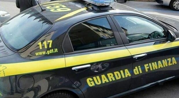 Gasolio agevolato, operazione della Guardia di Finanza contro i furbetti: sequestri e denunce