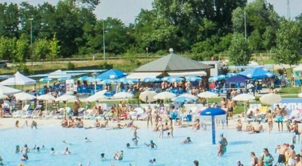 Bimba rischia di annegare in piscina a Pavia: è fuori pericolo. Salvata dall'intervento di due infermiere
