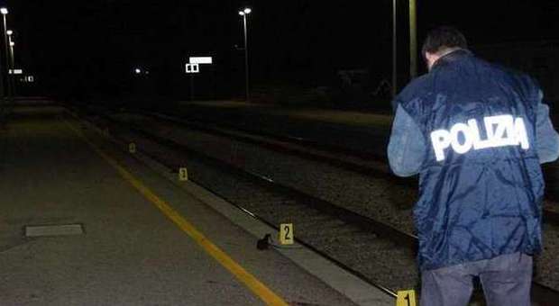 Suicidio sui binari: muore 30enne, fermi per ore i treni per Venezia