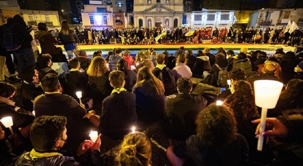 Ucraina, Napoli prega con l'arcivescovo: candele per illuminare la speranza