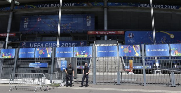 Euro 2016, valigia sospetta di fronte l'hotel della Francia. Evacuata la zona