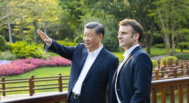 Macron irrita gli alleati, poi il dietrofront: «Noi al fianco degli Usa, Pechino rivale sistemica»