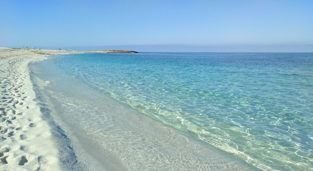 La sabbia della Sardegna come souvenir: dopo 40 anni un romano si pente e la restituisce