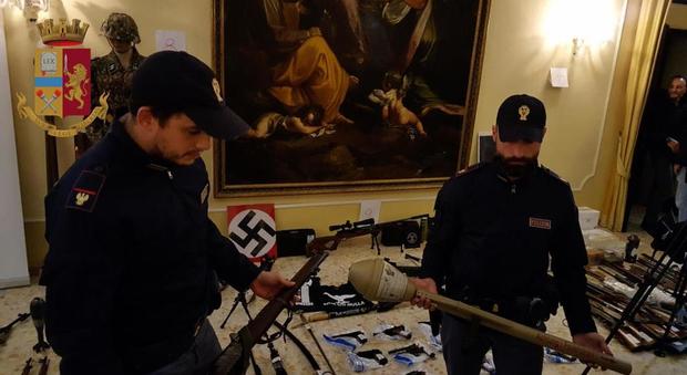 Estremisti di destra progettavano di far esplodere la moschea: sui social le foto con la divisa delle SS