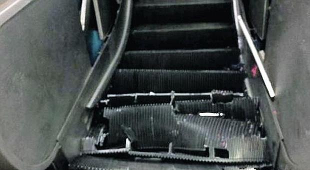 Metro a Roma, ecco il piano scale mobili. Ma a Repubblica è ancora caos