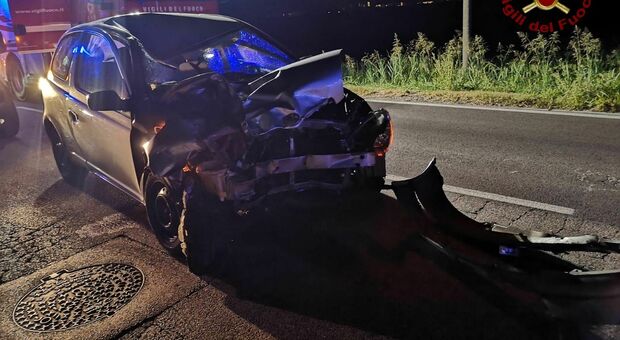 Schianto violento in auto contro la cabina dell'Enel, il drammatico incidente: 35enne morto sul colpo