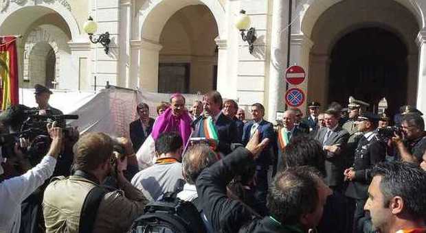 Rieti, vescovo Pompili: le parole e l'accoglienza in piazza del Comune Il saluto del sindaco Petrangeli