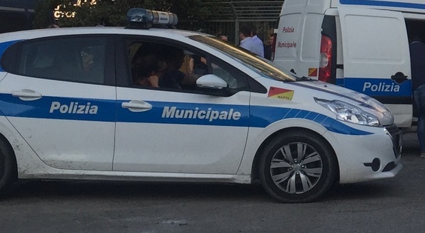Napoli. «Taxi selvaggio», a piazza Garibaldi multati nove conducenti abusivi