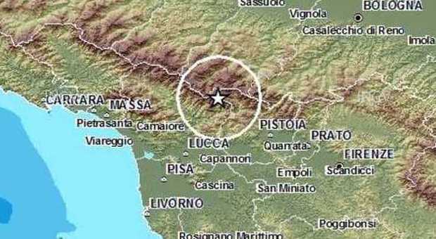 Terremoto, scossa di magnitudo 4 tra Toscana e Emilia. "Paura tra la gente da Modena a Pistoia". E la terra continua a tremare