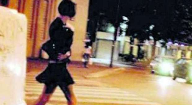 Costretta a prostituirsi a 15 anni nei giardini pubblici tra Parigi e Bologna