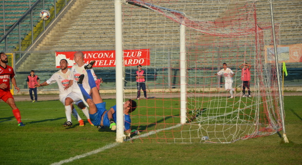 L'Anconitana comanda la partita Assortimento di gol: finisce 4-0
