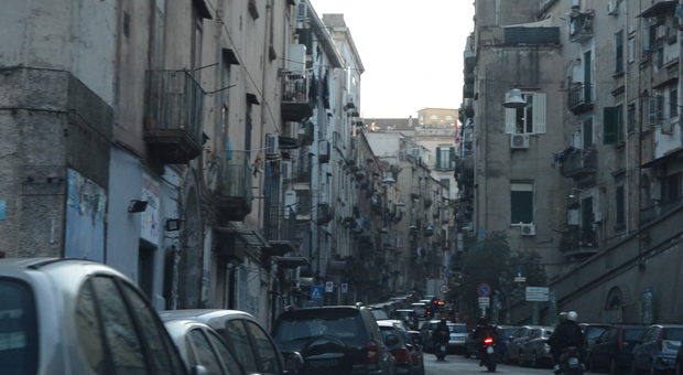 Napoli, è allarme sicurezza a Materdei: «Abbiamo bisogno di tutti quelli che hanno telecamere in strada»