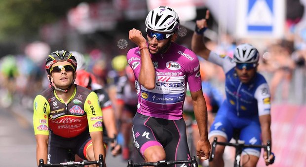 Giro d'Italia, magico tris per Gaviria conquista anche Reggio Emilia
