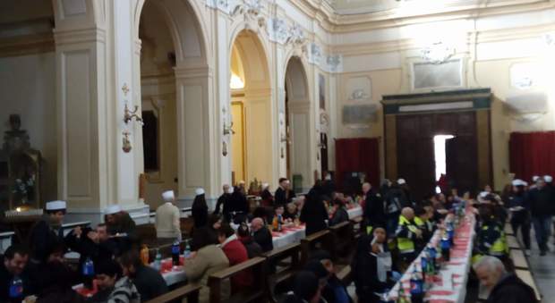 Pranzo per famiglie in difficoltà: la basilica si trasforma in mensa