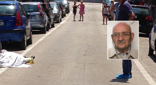 Napoli, pensionato ucciso per errore mentre tornava dalla spesa. Si è trovato al centro di una sparatoria