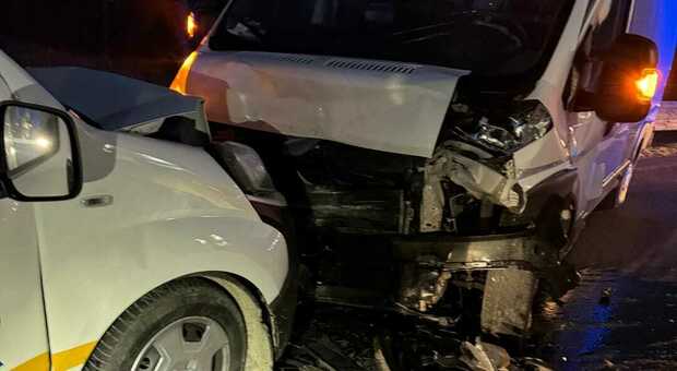 Incidente frontale a Refrontolo tra un Fiat Fiorino e un furgoncino: ferito un addetto alla sorveglianza privata