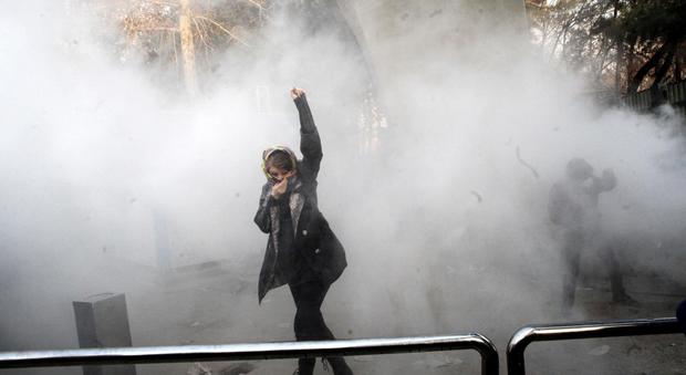 Iran, ancora proteste e morti. Rohani apre: il popolo è libero di manifestare
