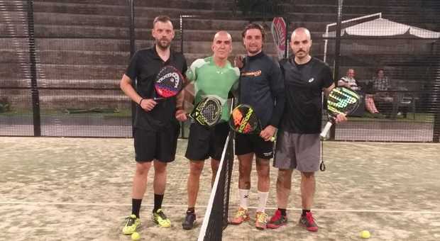 Uno scatto prima della semifinale del torneo. Da sinistra: Andrea Cecia, Paolo Di Canio, Francesco Salomone e Diego Angelucci.