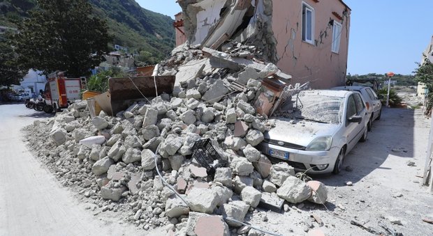 Ischia, Mattarella: «Siamo qui per aiutarvi»