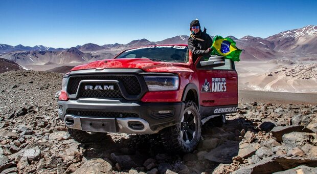 Amanda Vasconcellos in vetta alle Ande con il pick-up RAM 1500 “Standard”