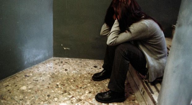 Italiani senza amici e chiusi in casa: uno su tre non ha vita sociale