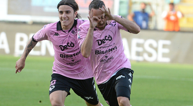Il Palermo beffa l'Avellino nel finale: 1-0 su rigore nella prima dei playoff
