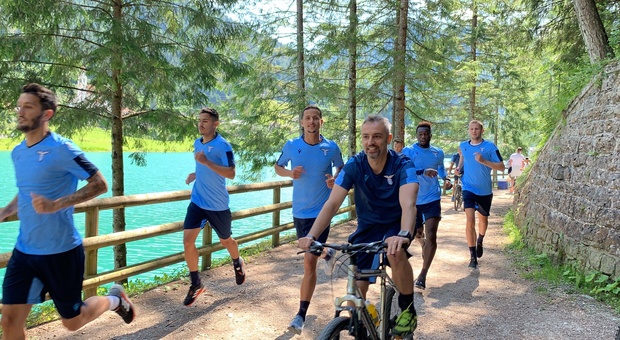 Lazio, Immobile guida il gruppo nei boschi. Materazzi: «Radu presto in gruppo»