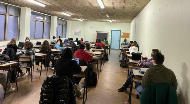 Torino, inclusione di genere: il liceo Cavour da oggi scriverà «ragazz*» e «student*»